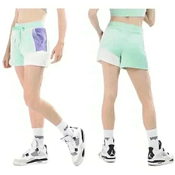 Juicy Couture Shorts Women’s Medium Tint of Mint Pull-On Velour Athleisure NWT - Picture 1 of 6